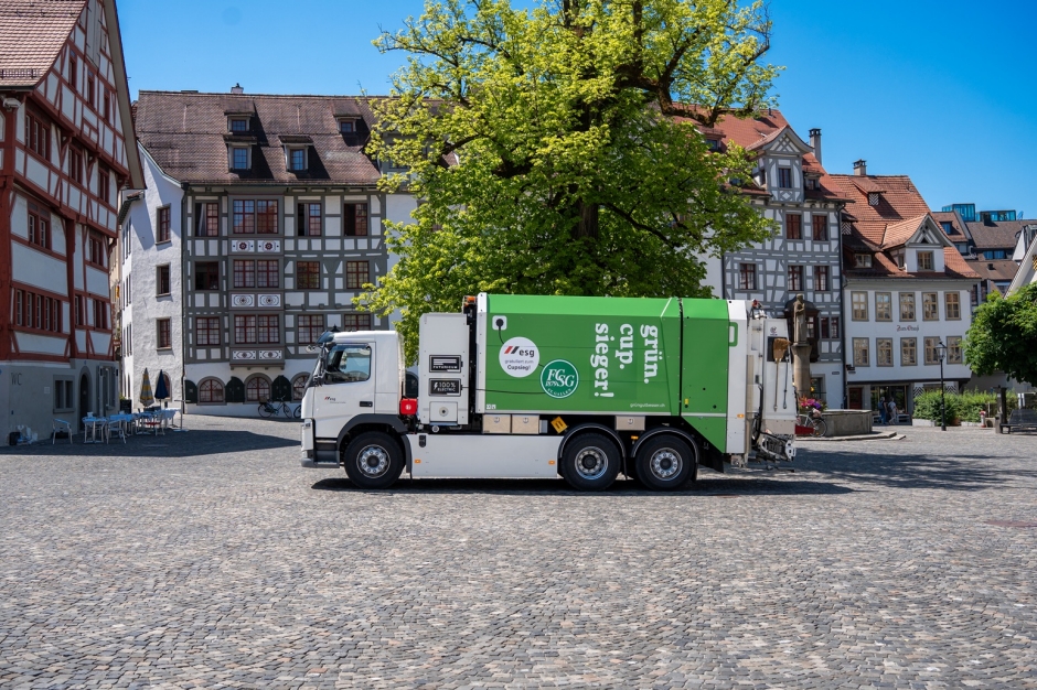 Gr&uuml;ngutfahrzeug beschriftet zum FCSG Cupsieg